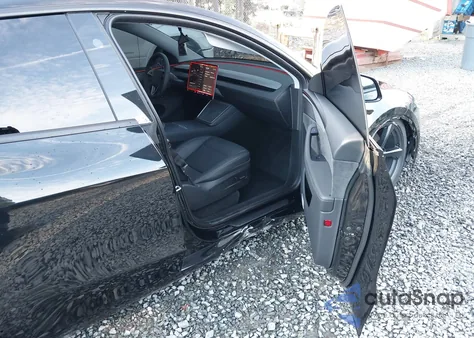 2026 Tesla Model Y Long Range Dual Motor All-Wheel Drive z USA, uszkodzony, nr VIN 7SAYGDED2TF389590